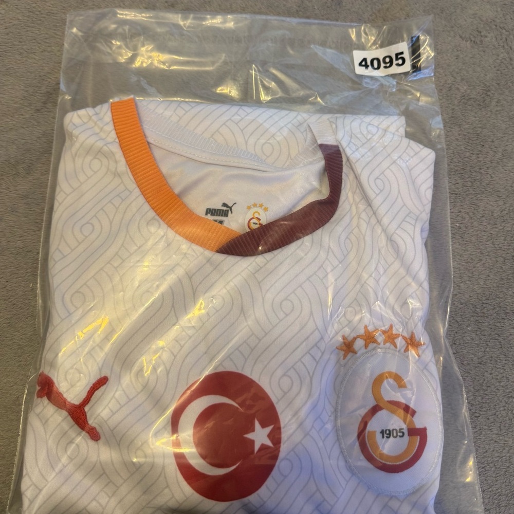 Galatasaray S.K. 2024/2025 Away Soccer Jersey Player Mauro Icardi Puma Size Med - Picture 6 of 6